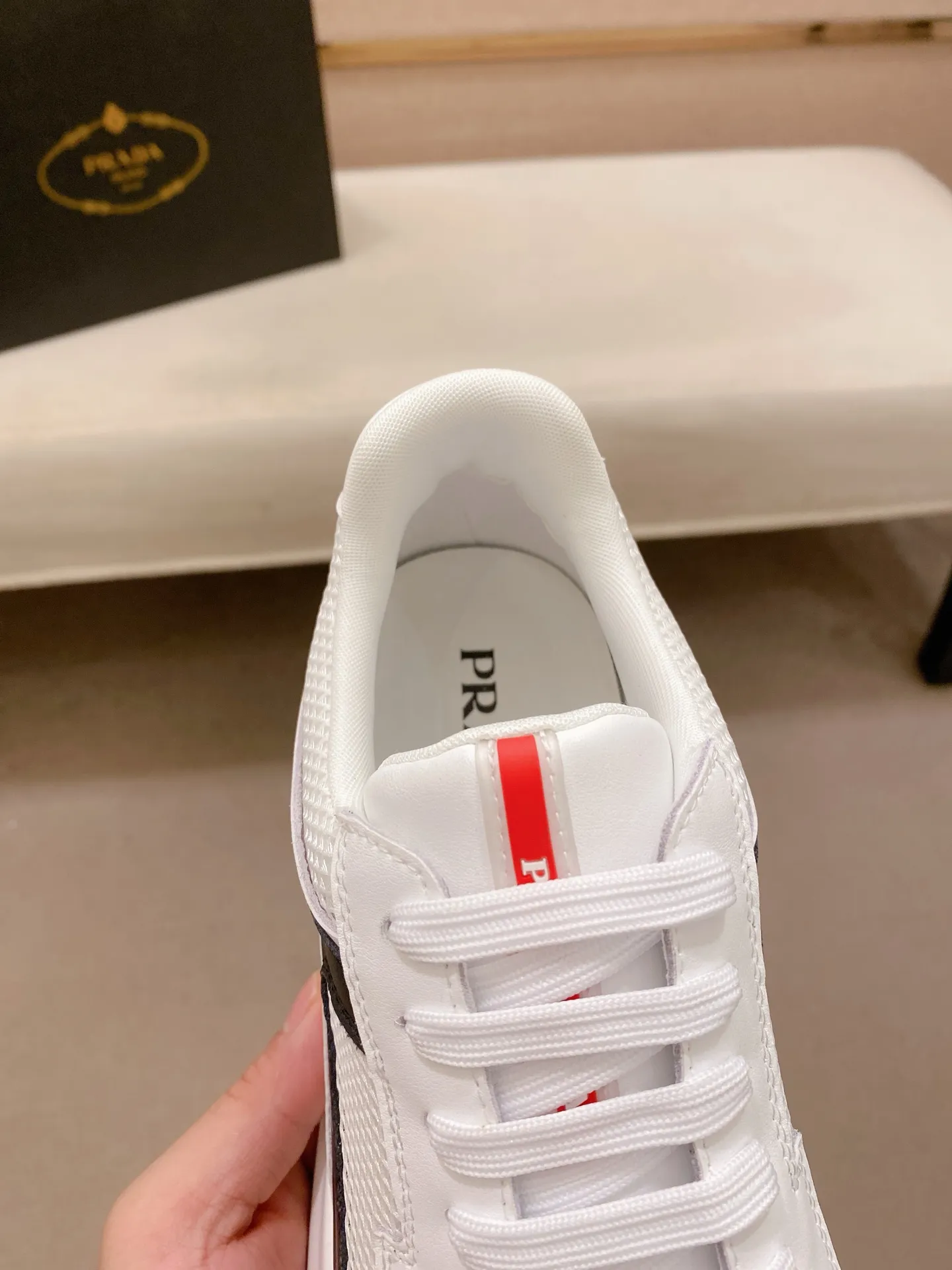 Factory price 462💰 The new PRADA (Prada) counters are launched simultaneously, new men's shoes, 😘fabrics are selected from cowhide. Lining: Mesh lining. 👍🏿 High-end ☄️ air-cushion molded anti-slip rubber outsole, exquisite lines, simple and elegant, comfortable and high-end for leisure travel. Number of yards: 38 to 44. Can be ordered for 45 non-refundable